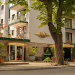 Bernstein Hotel Villa Kastania